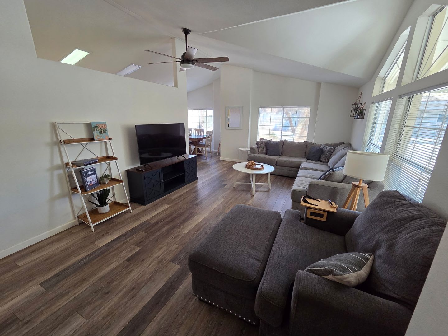River Retreat 3 Bedroom Home With 1 Car Garage And Covered Parking For 5 Vehicles – photo 5