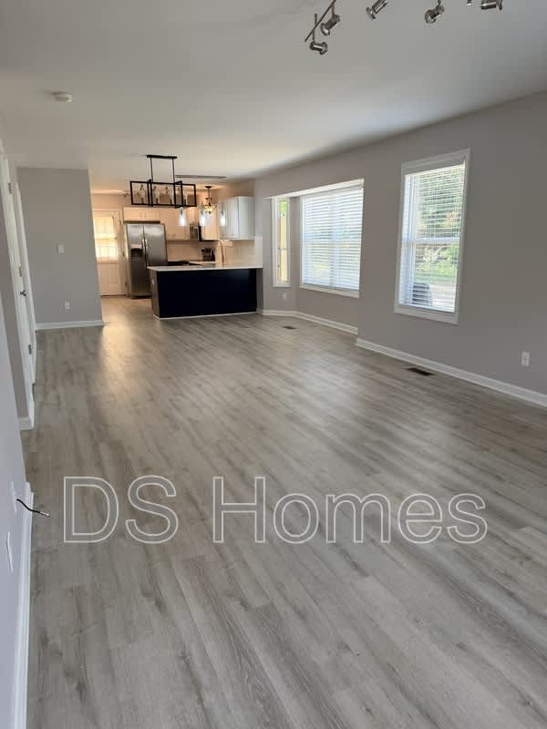 1028 Kent St – photo 5