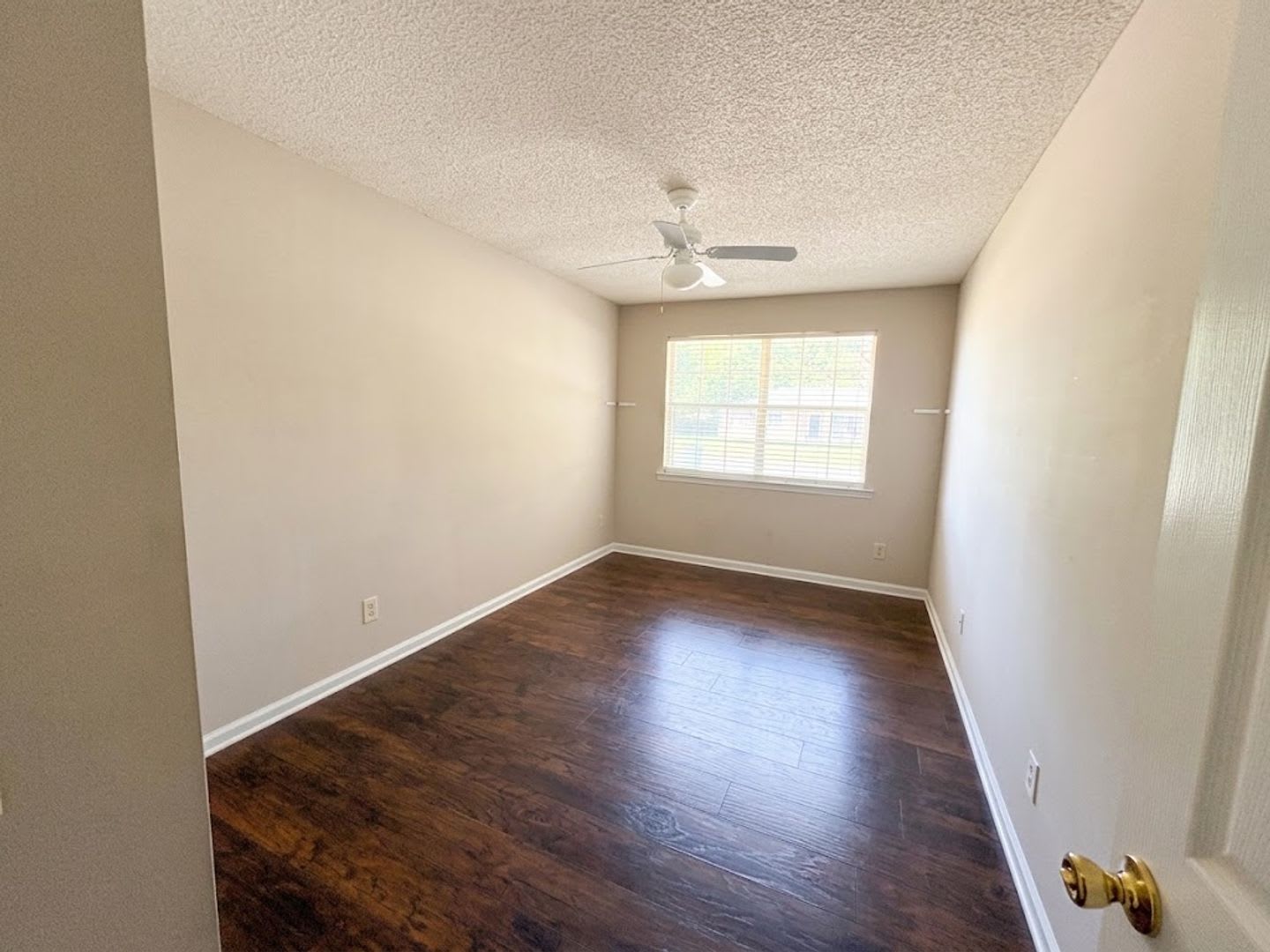 MOVE IN SPECIAL: $500 OFF 1ST MONTH'S RENT!** – photo 4