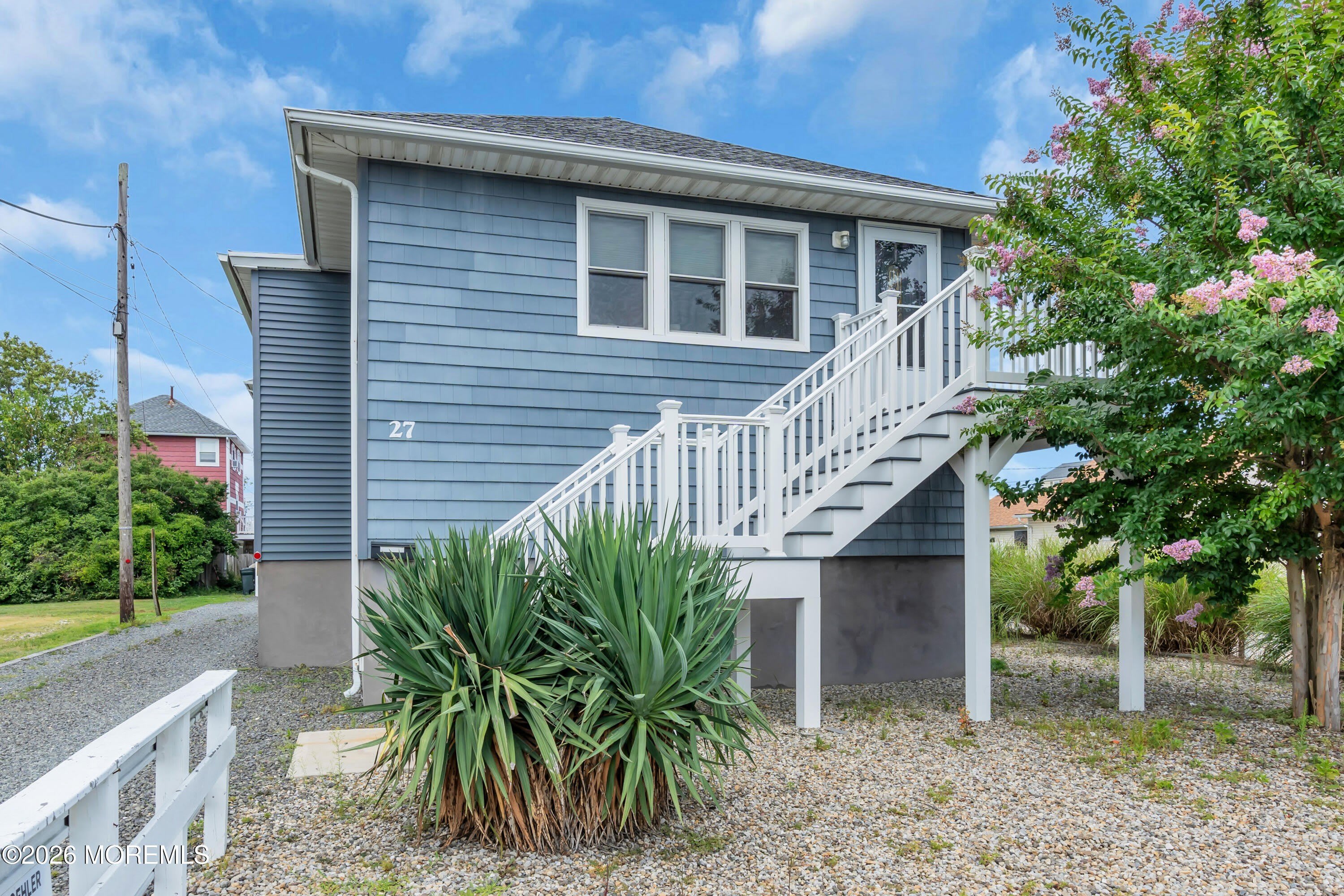 27 Arnold Avenue – photo 5