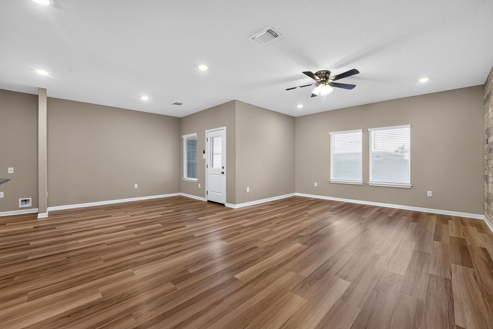 Spacious 4-Bedroom Avery Park Home with Fireplace & Upstairs Game Room – photo 4