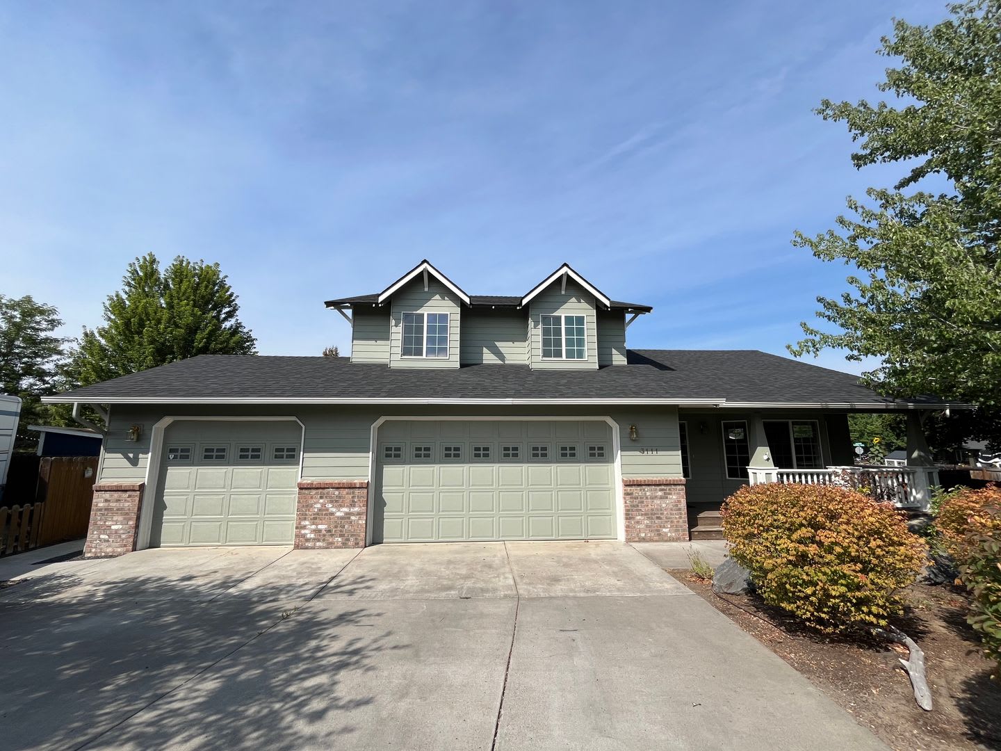 Large Home In Mt View Neighborhood on Cul De Sac – photo 1