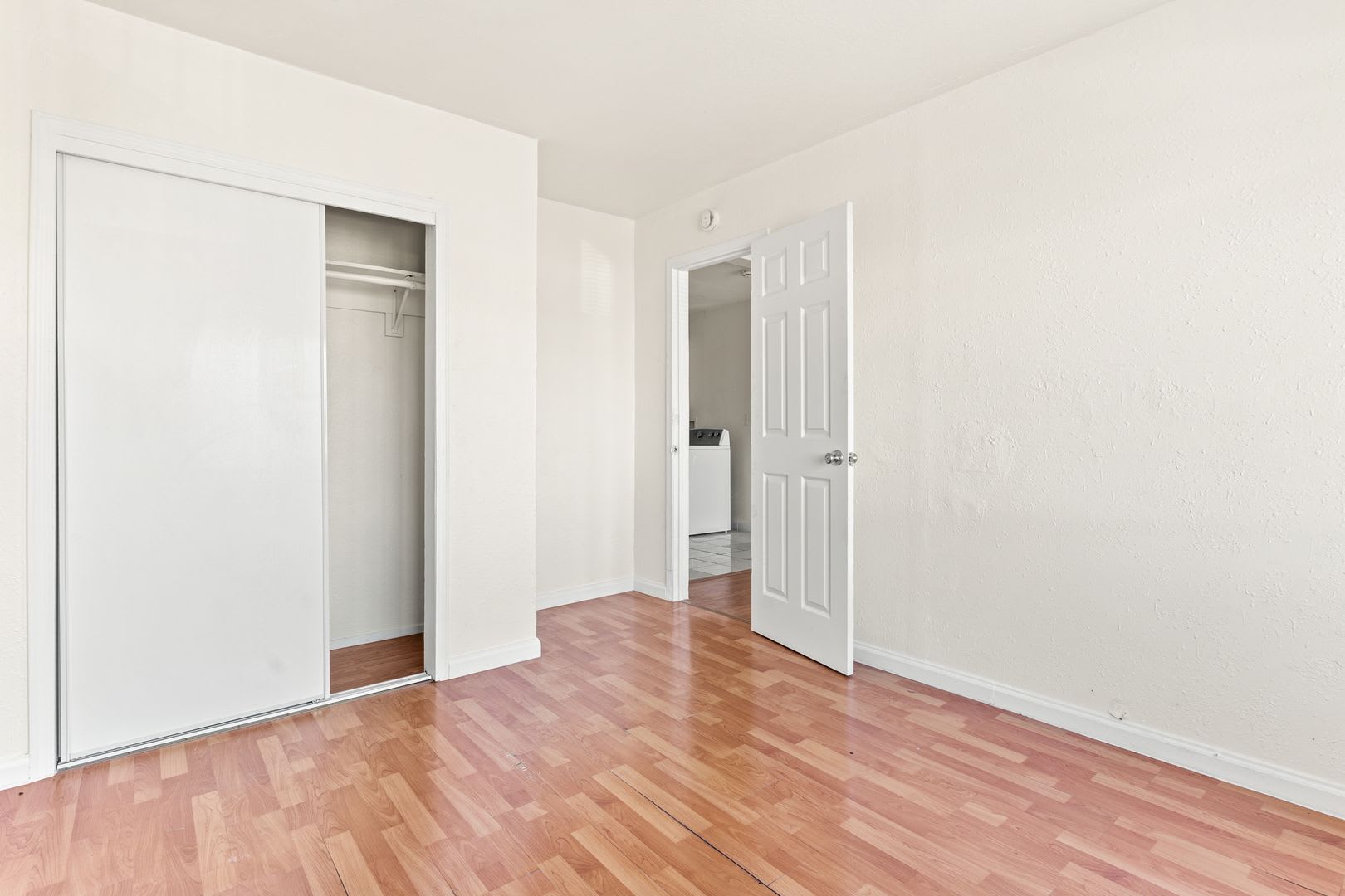 Spacious 4-Bed Oakland Unit w/ In-Unit Laundry & Gated Parking – photo 5
