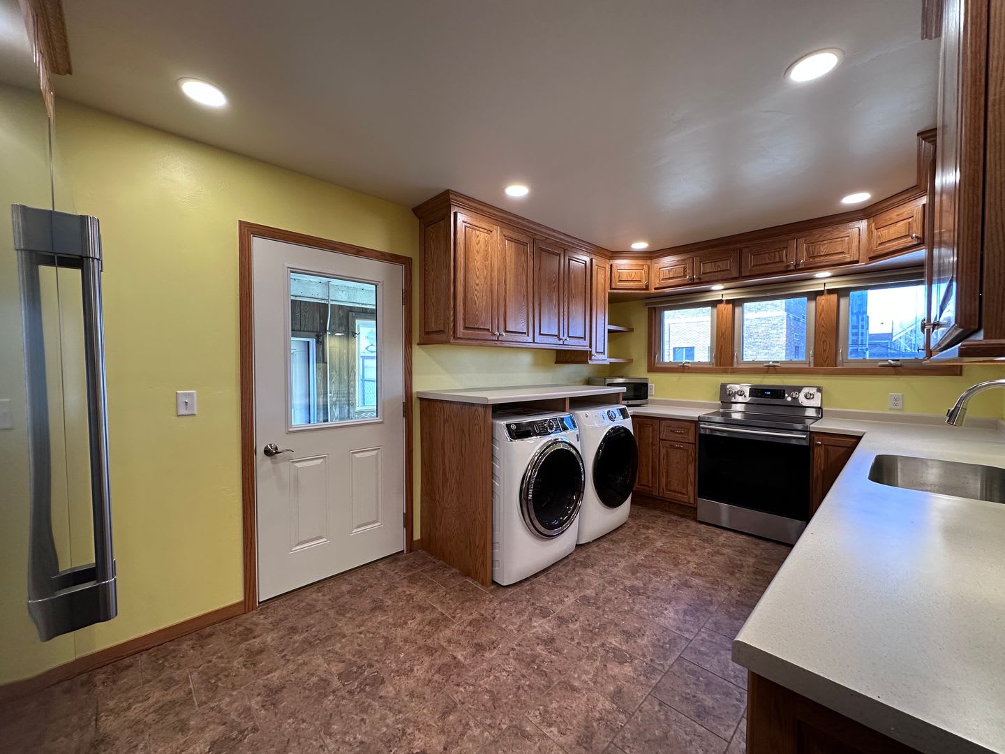 Single Family Home W/Fenced In Yard Available Soon! – photo 5