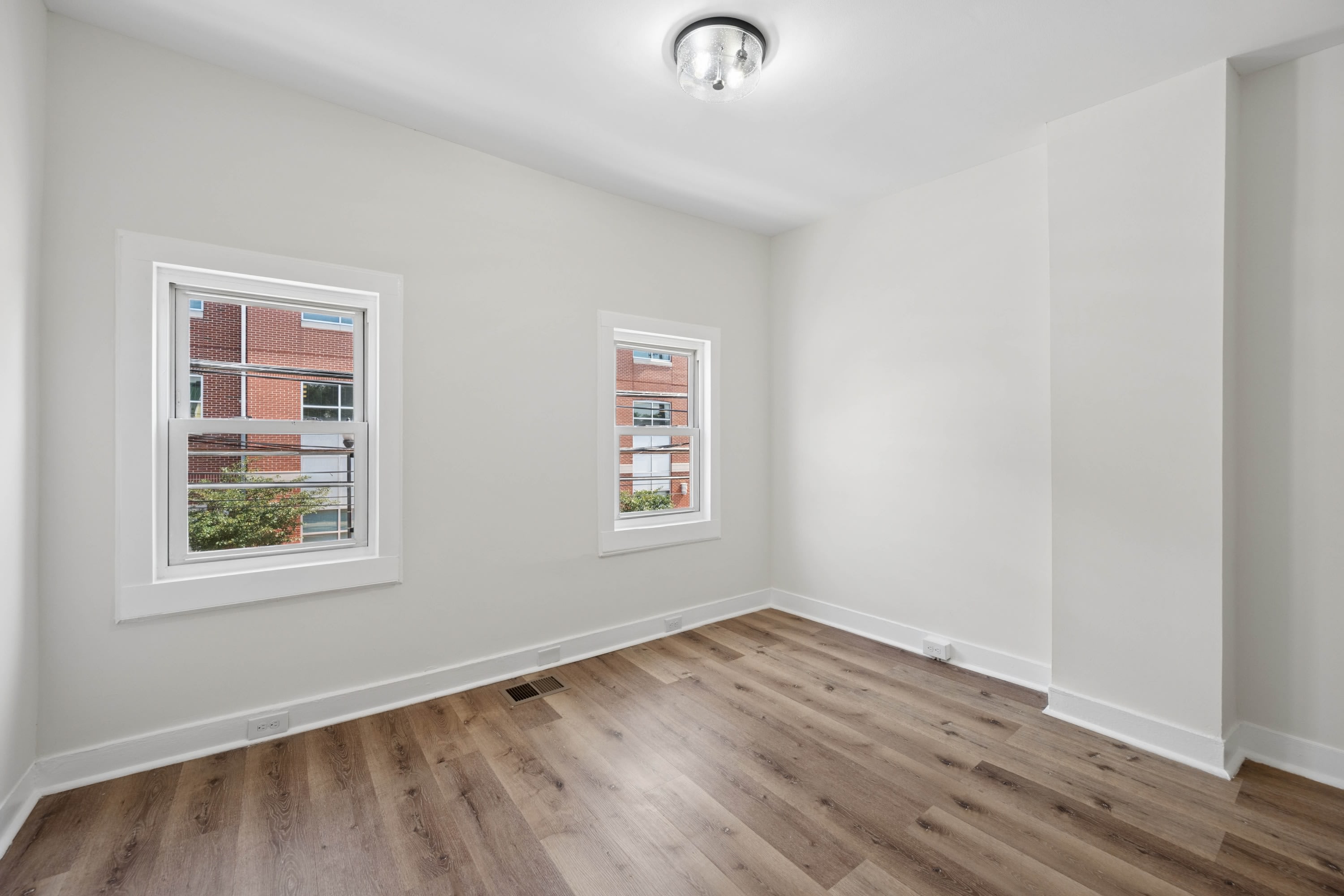 138 East South Street – photo 4