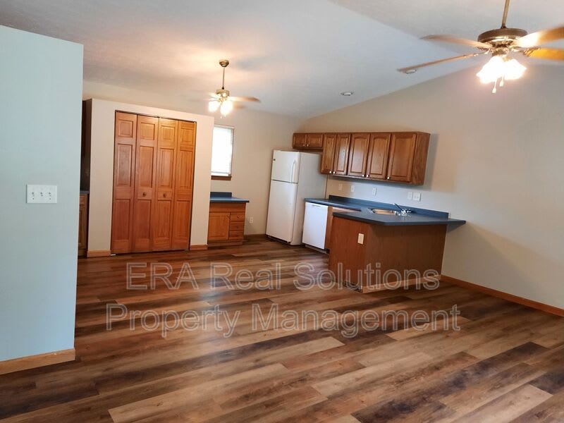 108 E Lilley St – photo 3