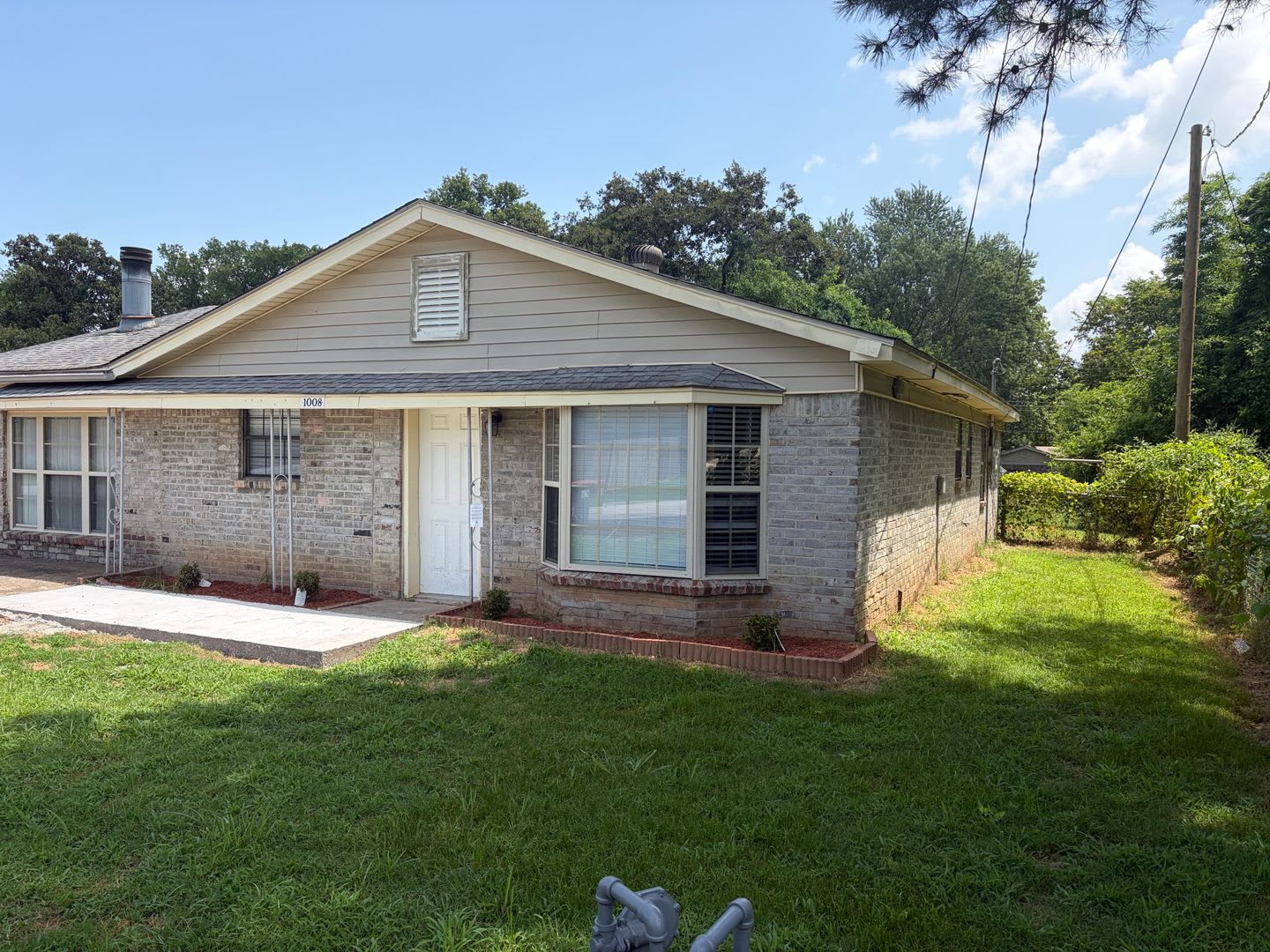 3 bedroom and 1.5 bathroom – photo 2