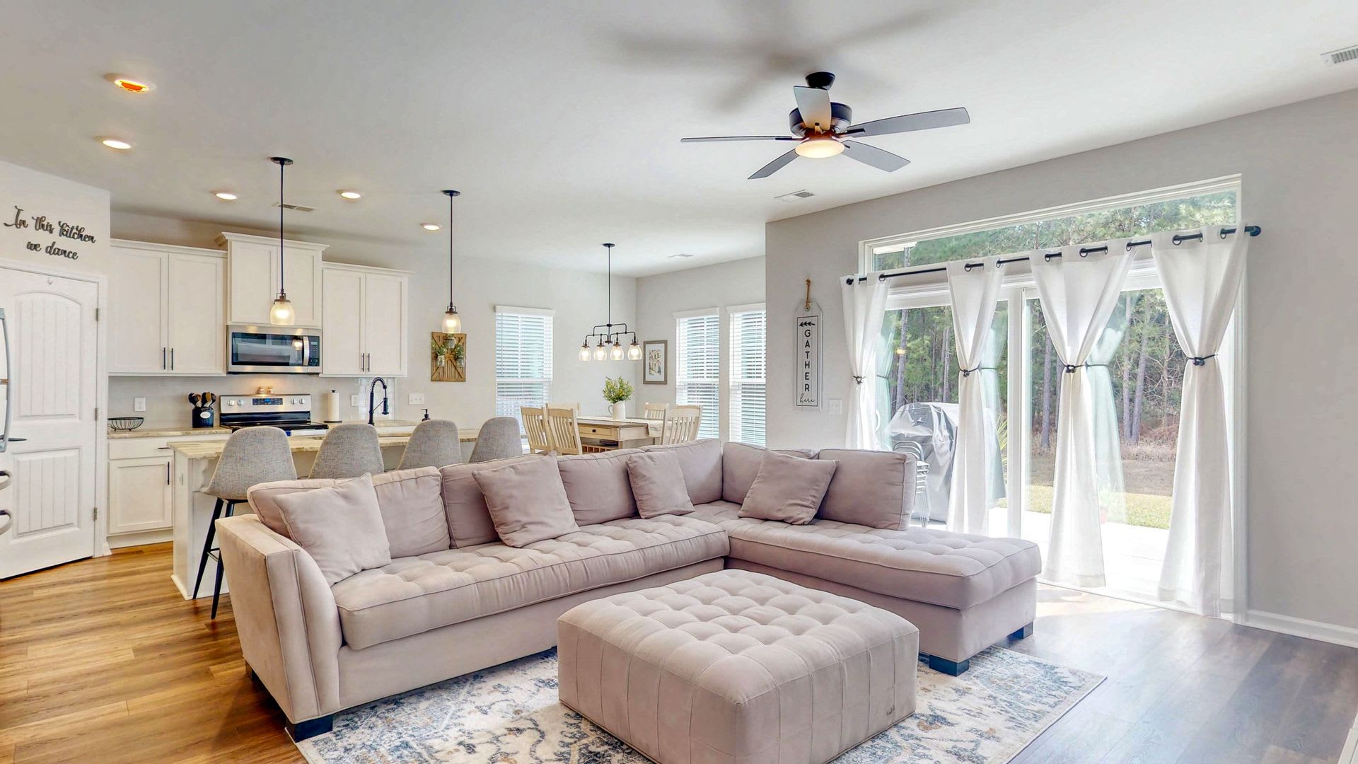 Spacious 4 bed, 2 bath Home with Neighborhood Amenities! – photo 2