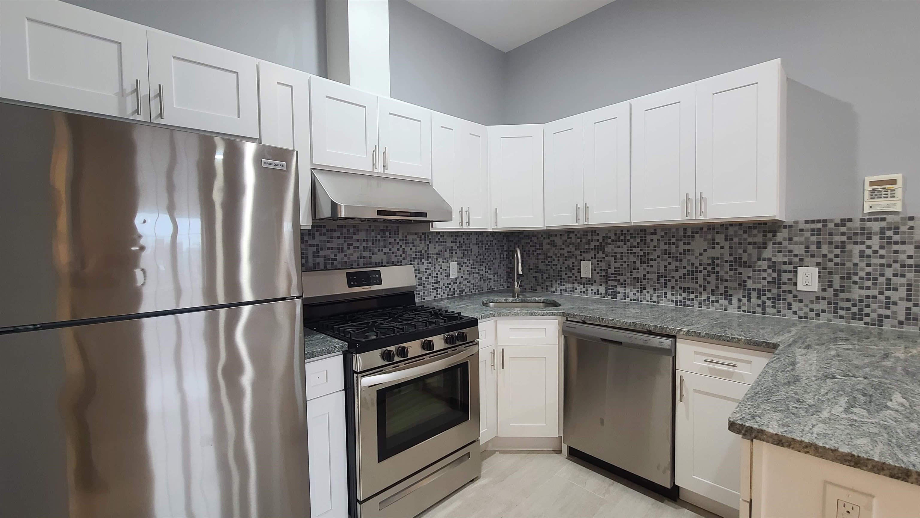 100 GRIFFITH ST – photo 5