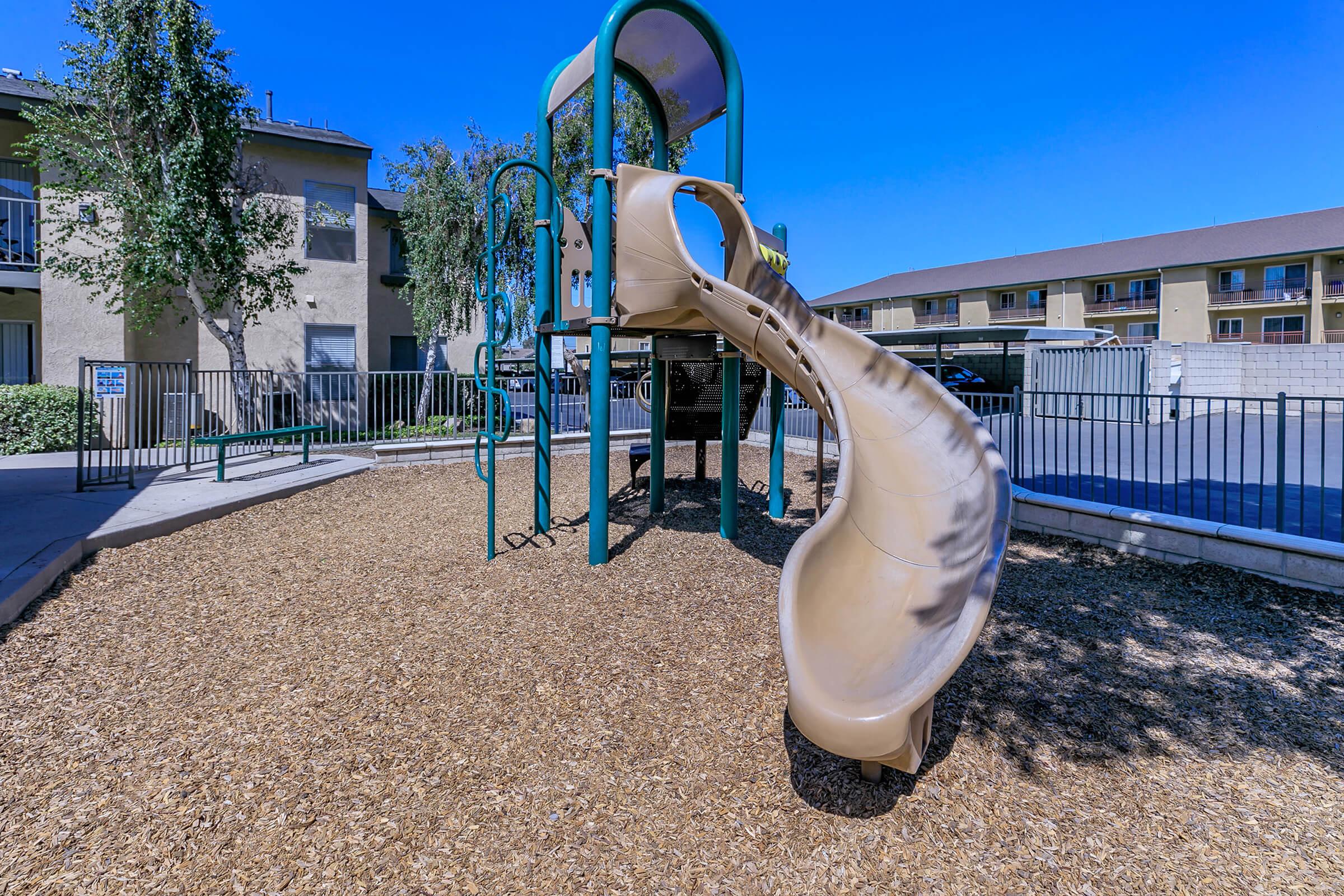 Mountain Creek Apartments – photo 3