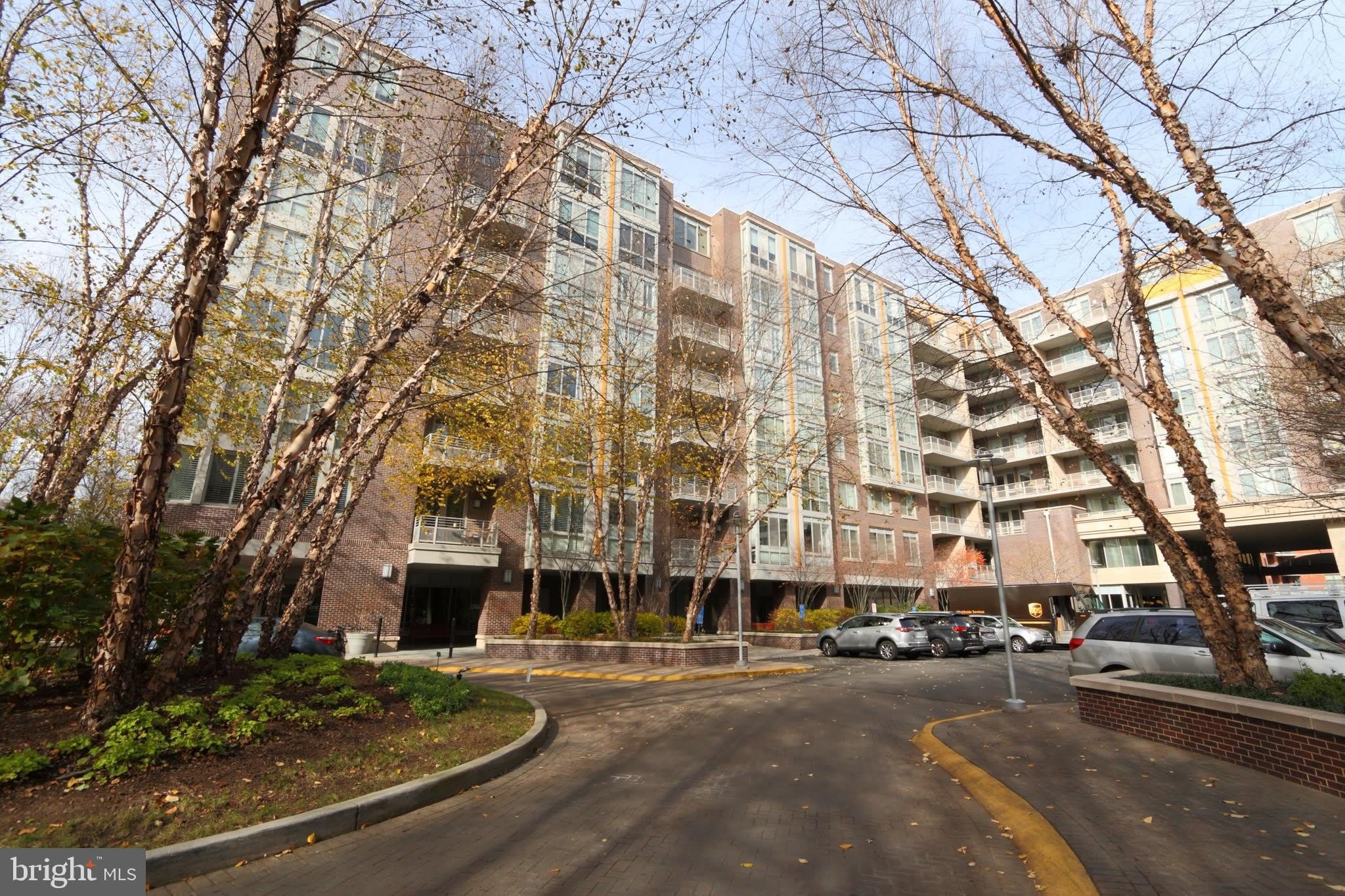 513 W BROAD Street – photo 1