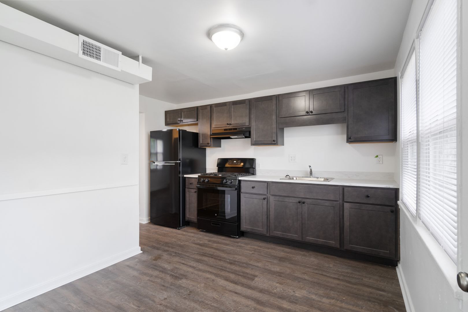 Cozy 3-Bedroom, 1-Bathroom Townhouse in Midland Heights, PA! – photo 3