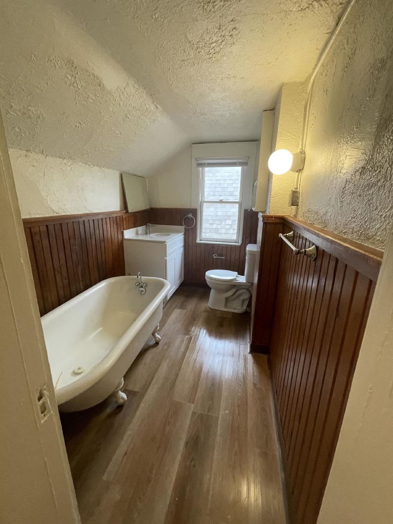 221 E. 9th St. – photo 2