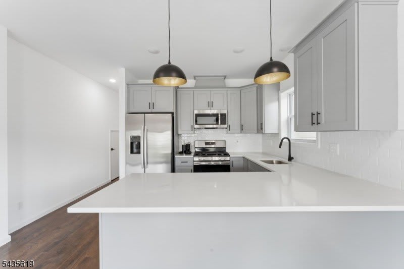 910 Bergen St – photo 3