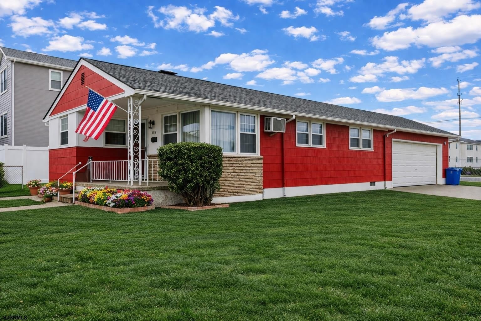1118 Beach Ave W – photo 2