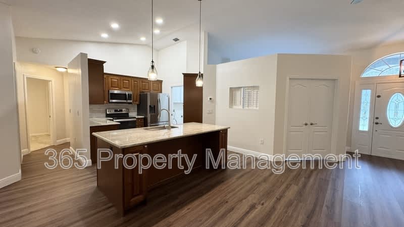616 Erin Way – photo 5