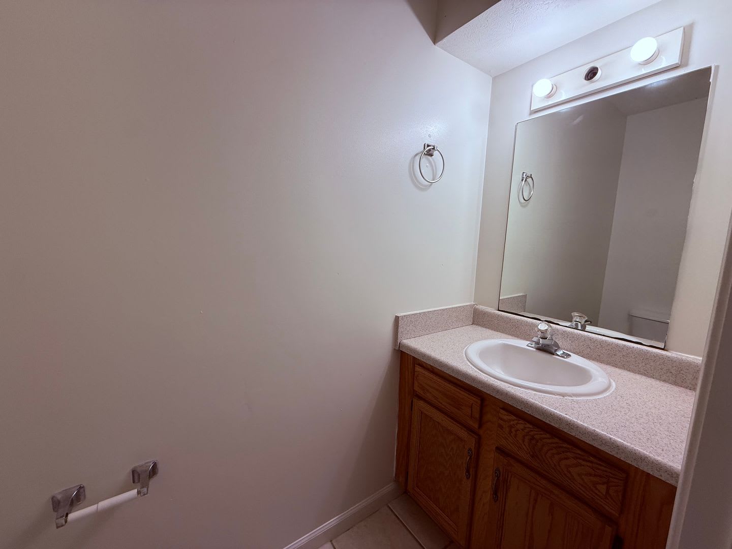 3 Bedroom 2.5 Half Bath Townhouse – photo 5