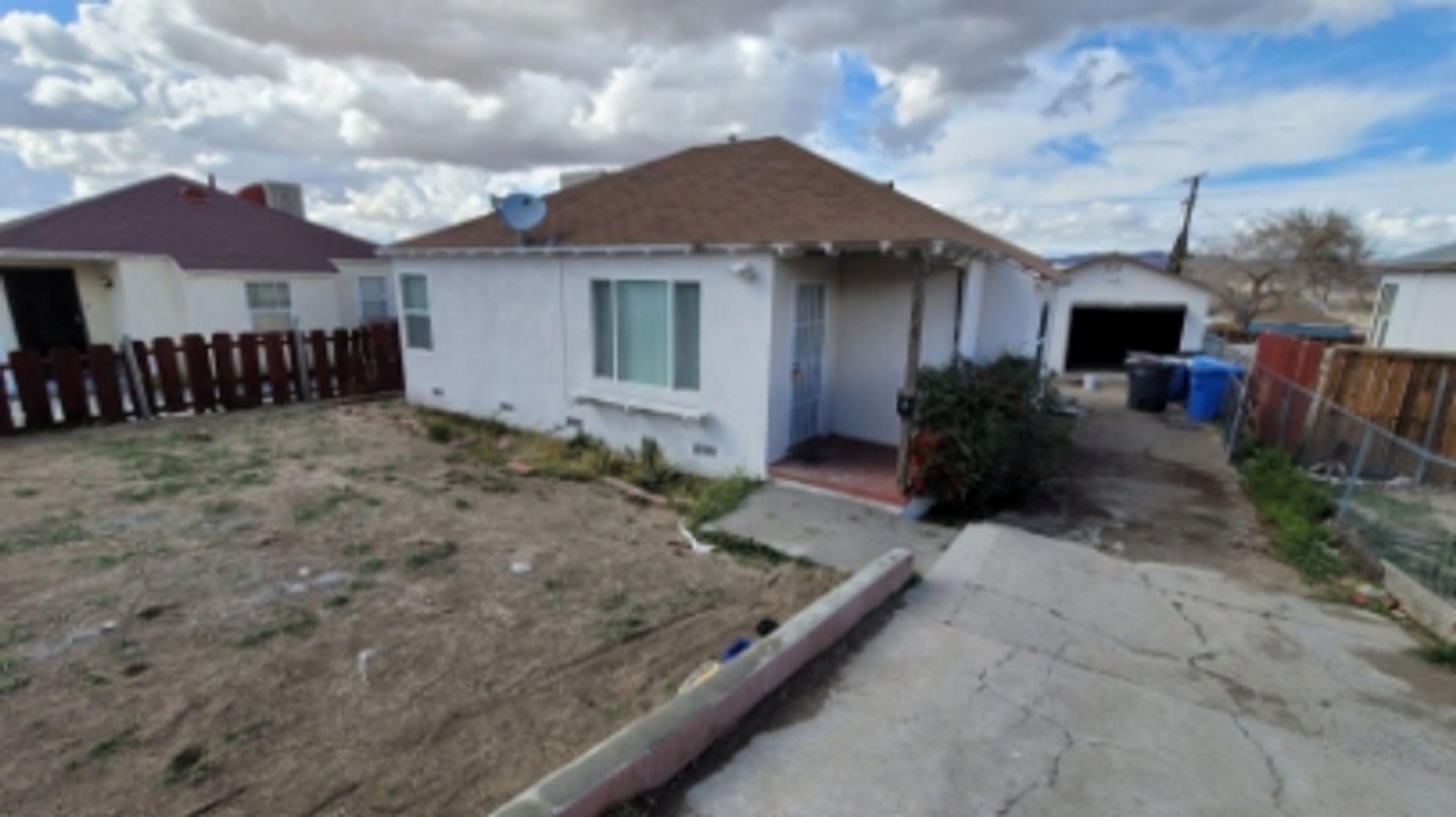 2 Bedroom 1 Bath home w/ washer Dryer Hook Ups. – photo 1