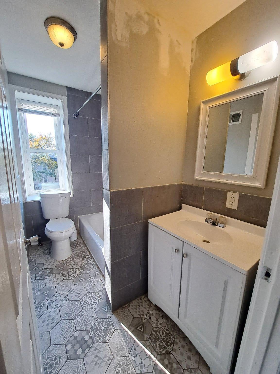 1100 GREEN Street – photo 5