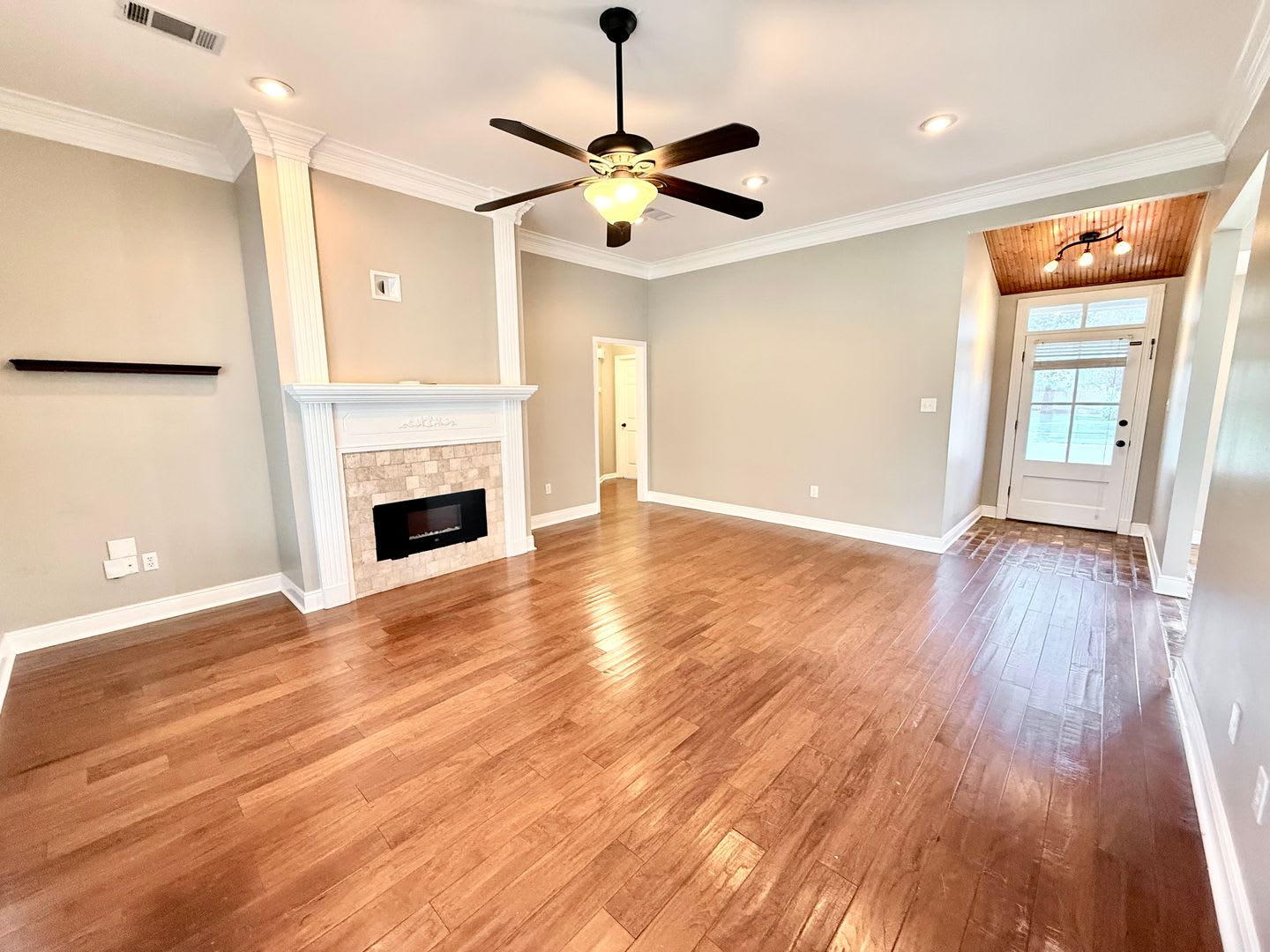 3 Bed, 2 Bath Home with Large Backyard in Fairmont Subdivision – photo 4
