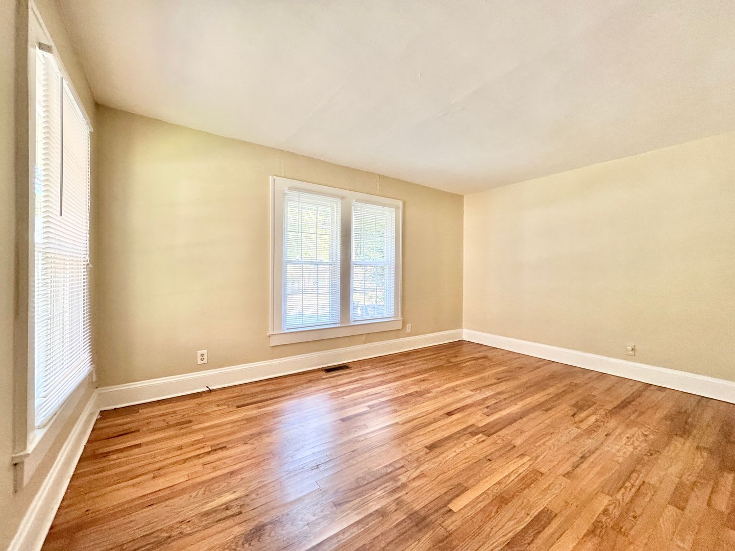 1 BR Apartment w/ Lawn Service Included – photo 3