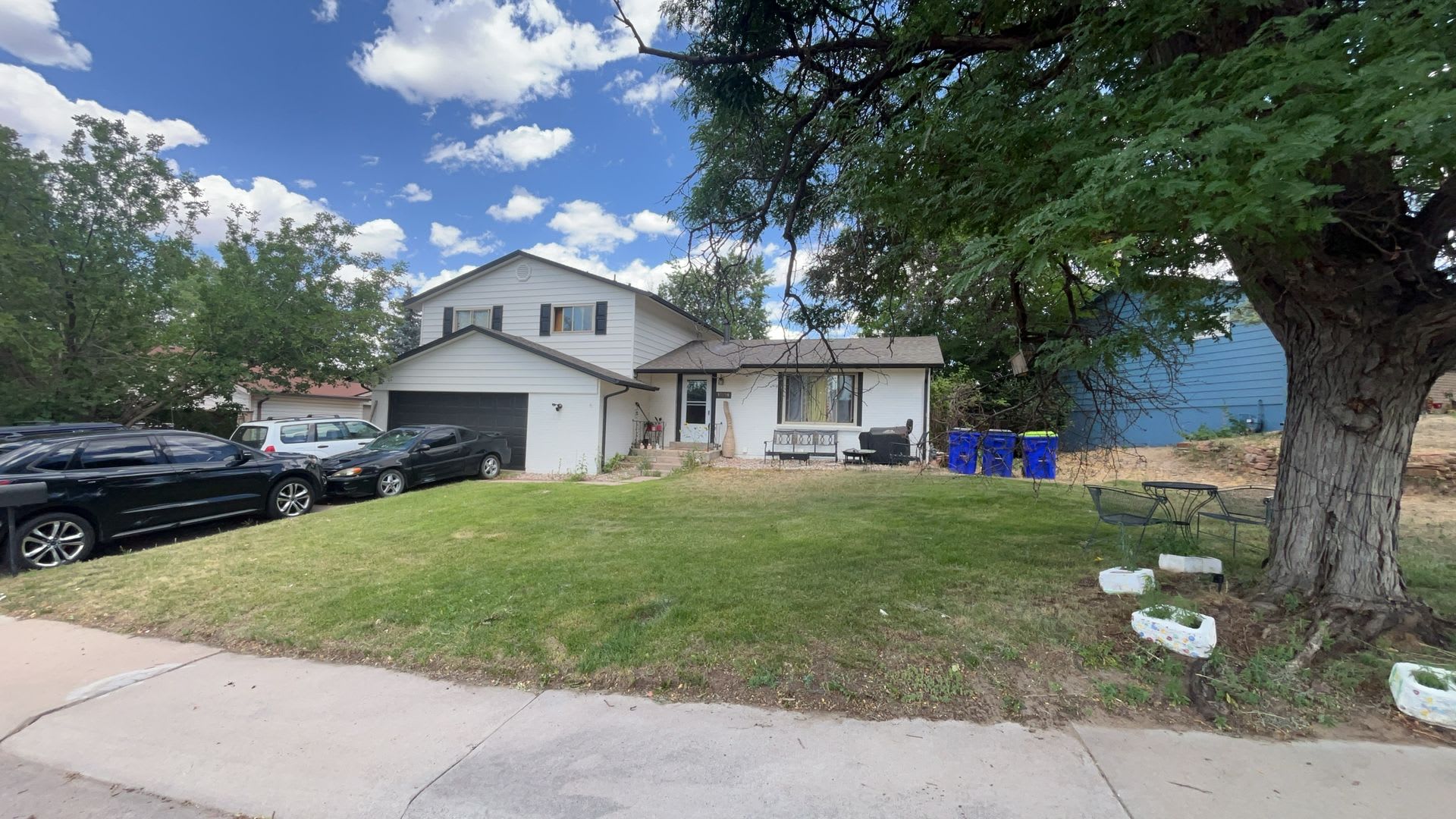Spacious 3 bed 2.5 Bath large yard in Aurora! – photo 2