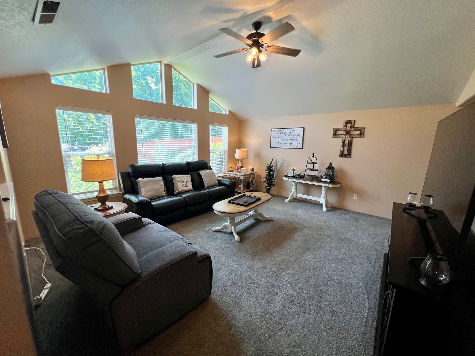 1610 Warren Way – photo 2
