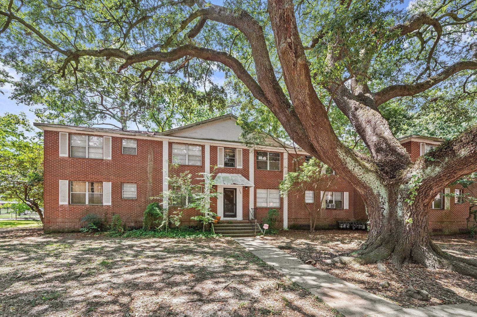Great location in the Heart of Mid City! – photo 1