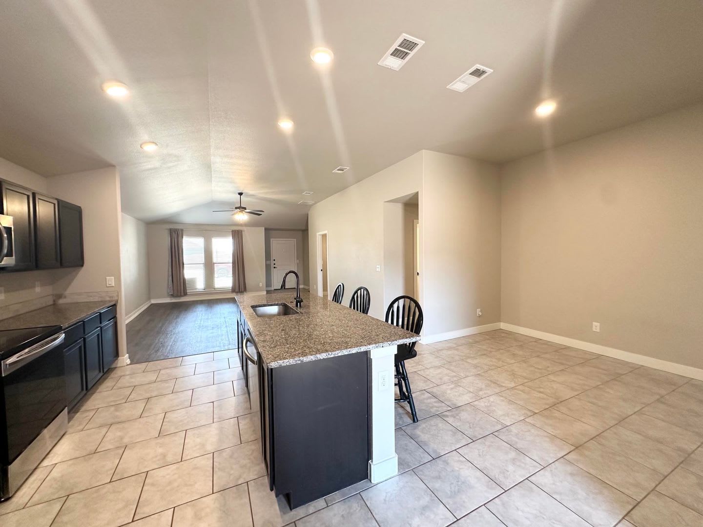 3 Bedroom 2 Bathroom Home For Rent – photo 5