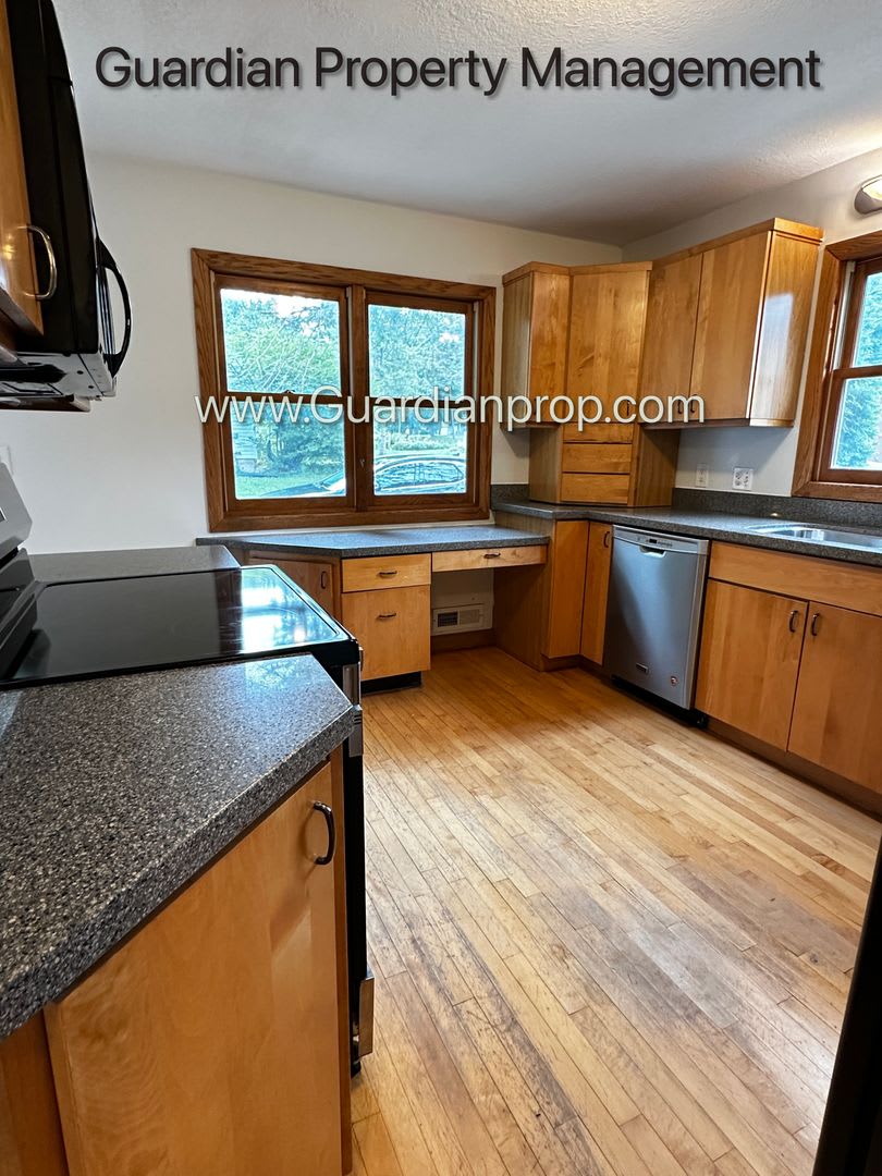 Minnetonka Schools Single Family Home, Corner Lot, Dishwasher, W/D, 1 Car Garage – photo 4
