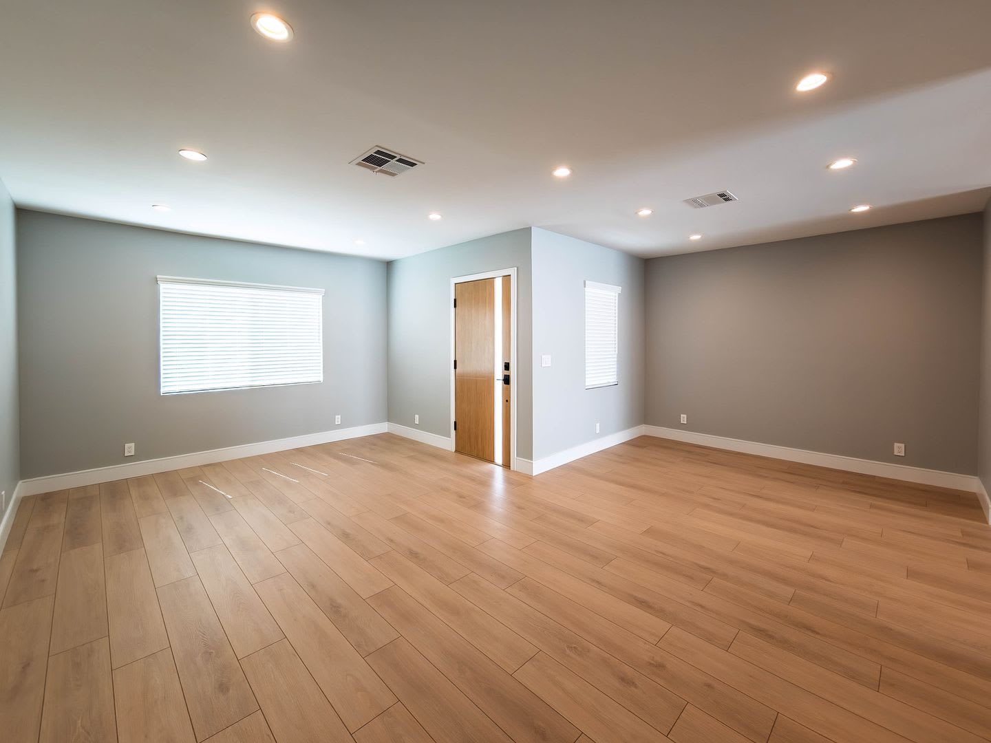 Tastefully Remodeled 4BR Home in North Hollywood! – photo 5