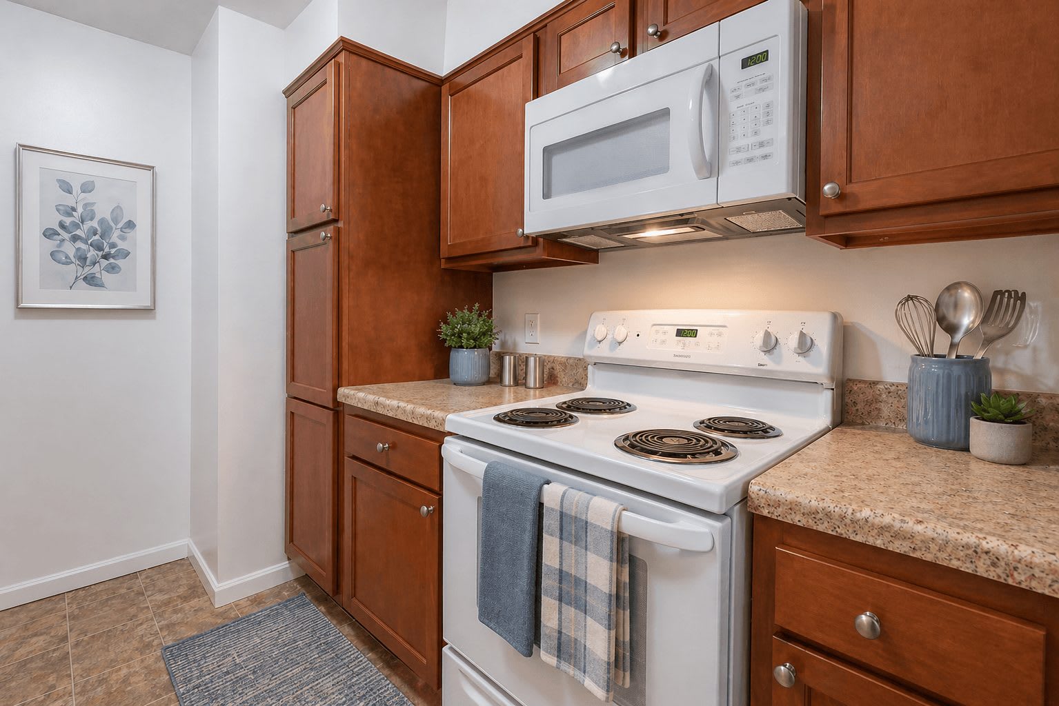 Crestview at Louisville Apartments – photo 2