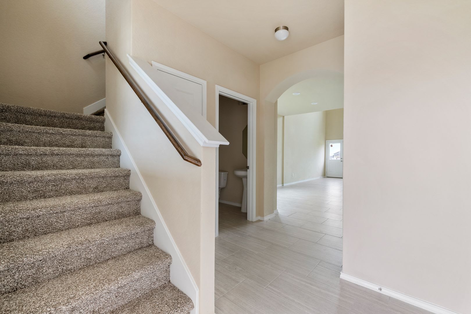 Like-New 4-Bedroom Home with Game Room & Large Private Backyard in New Braunfels – photo 2