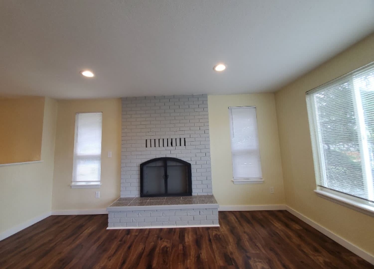 Limited Time Offer 25 Application Fee Apply Today Signed Lease Receive A 2 000 Gift Card To Fred Meyers – photo 5
