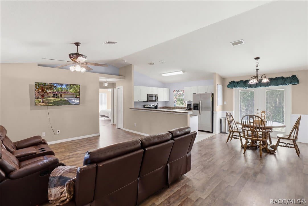 3220 E Rogers Street – photo 3