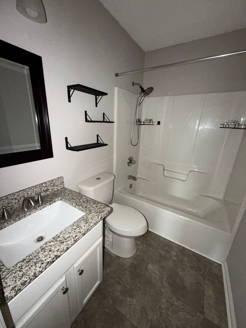 3 bedrooms, large lot, updated interior! – photo 5