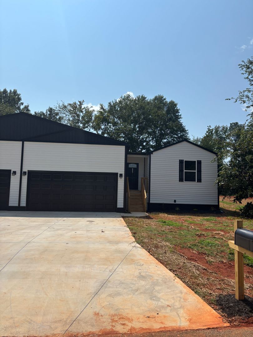 Brand New Construction 3 Bedroom 2 Bath Duplex Wellford Sc – photo 3