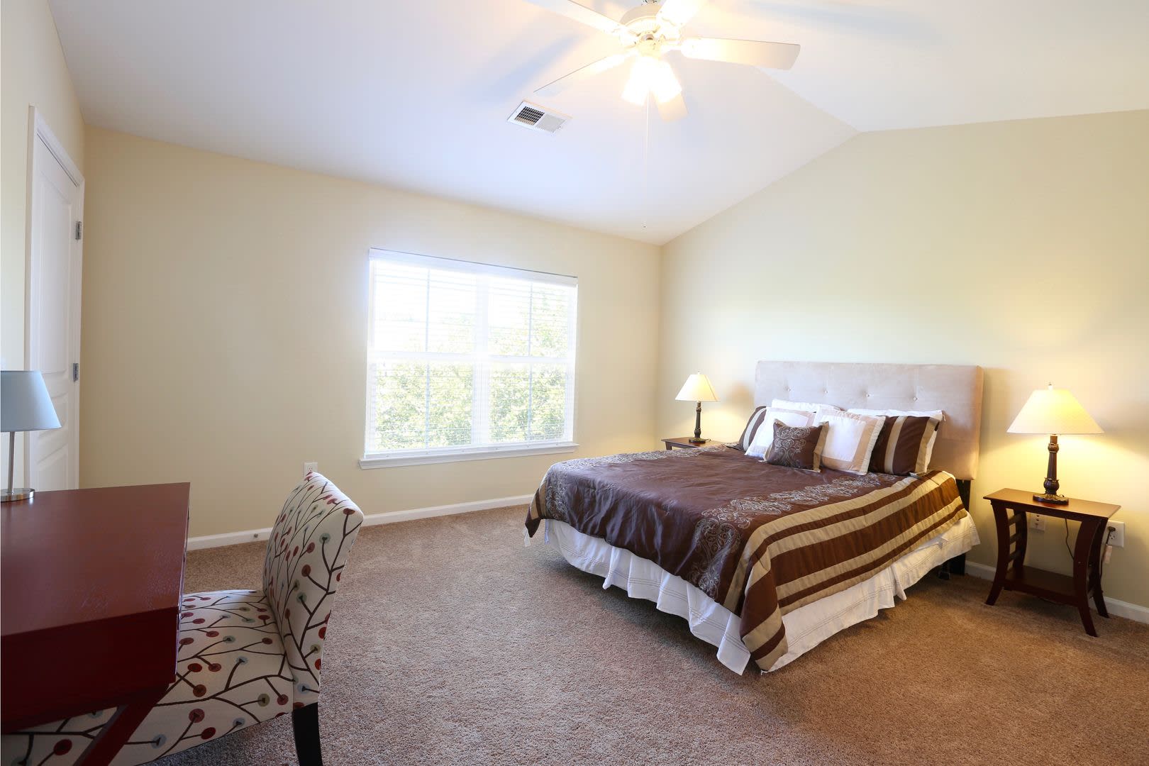 3 Bedroom Townhouse At The Woodlands End Unit Only 500 Deposit End Unit 1 Month Free When You Apply And Sign A Lease 7 16 7 31 26 – photo 3