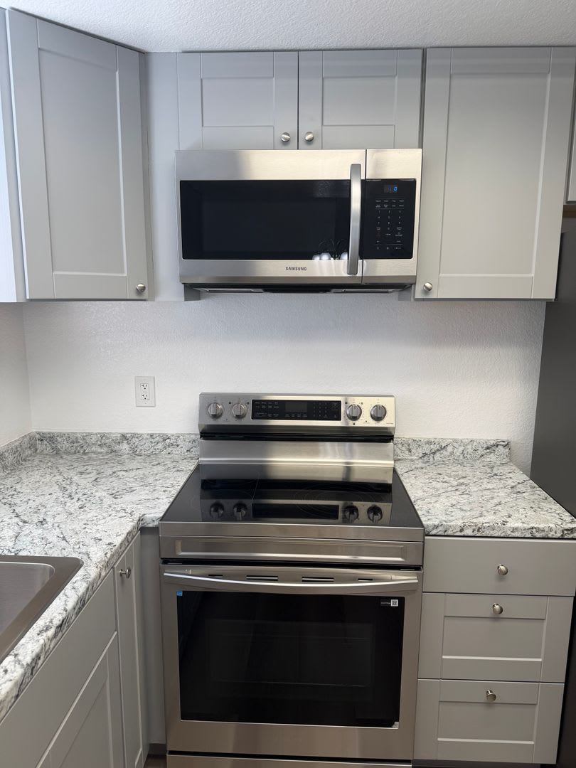 Beautifully remodeled home in a great area of town! – photo 2