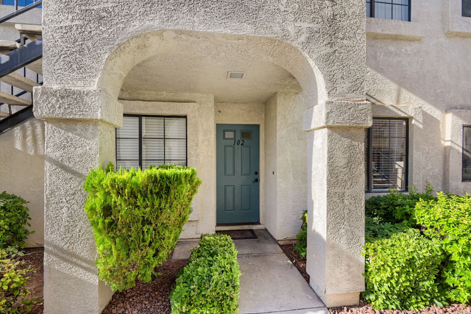 Beautiful 2 Primary Bedroom Downstairs Unit in Gated Community With Pool! – photo 2