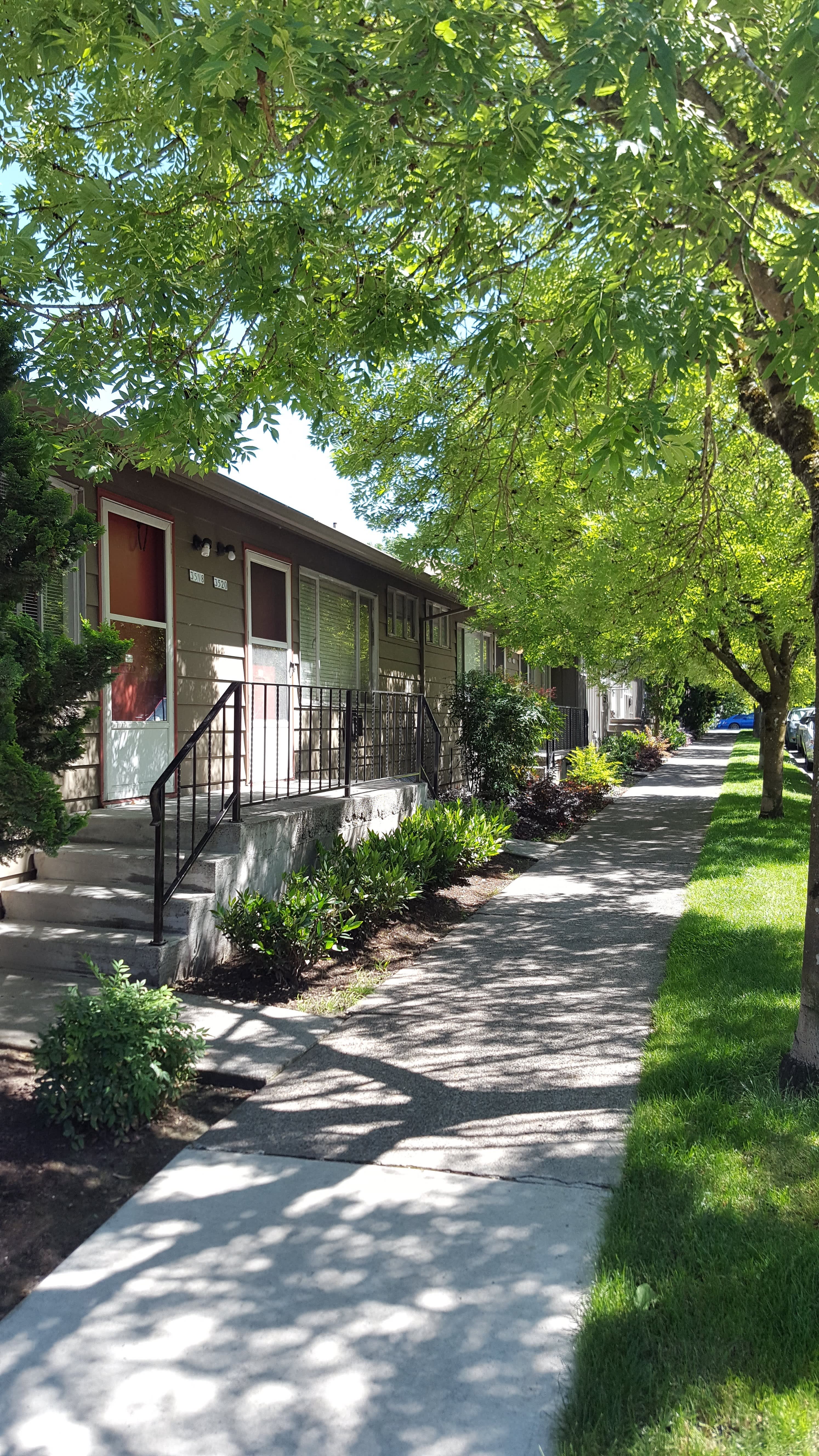Hillcrest Apartments – photo 1