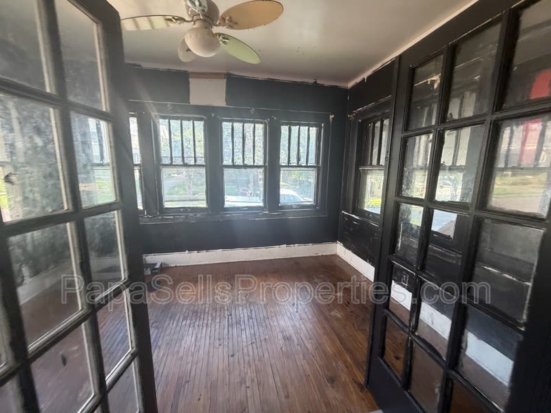 107 E Archer – photo 2