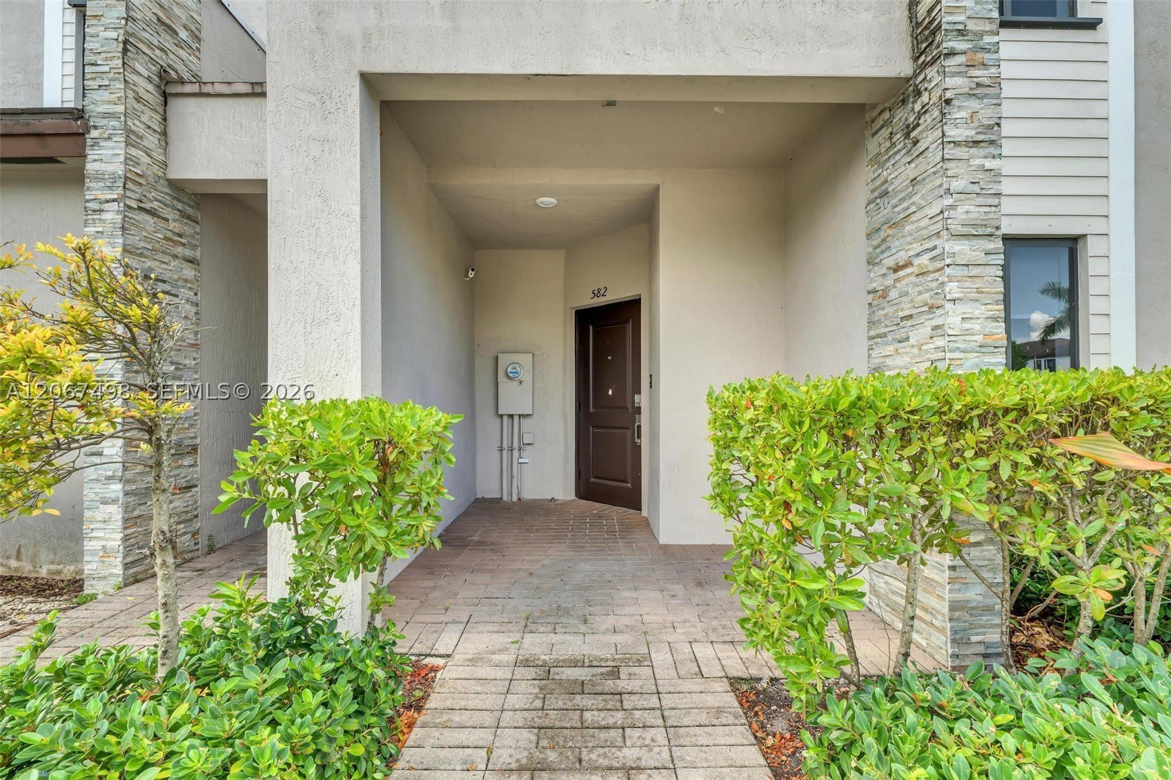 582 Ne 207Th St – photo 3