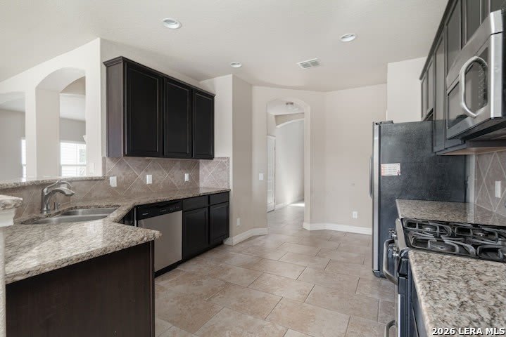 660 Community Dr – photo 4