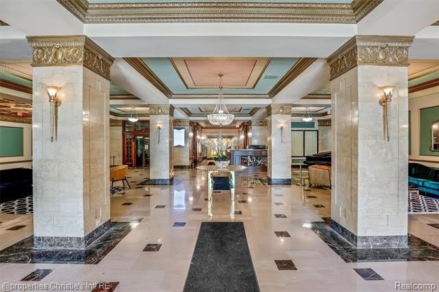 15 E KIRBY ST – photo 2