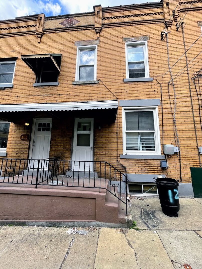 3 bed 1 bath – photo 1