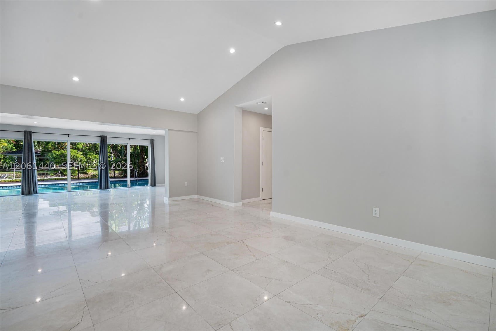739 Blue Rd – photo 3
