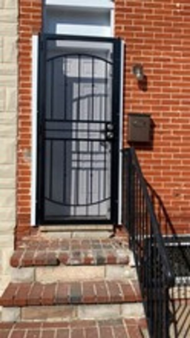Historic Row Home in Pig Town – photo 2