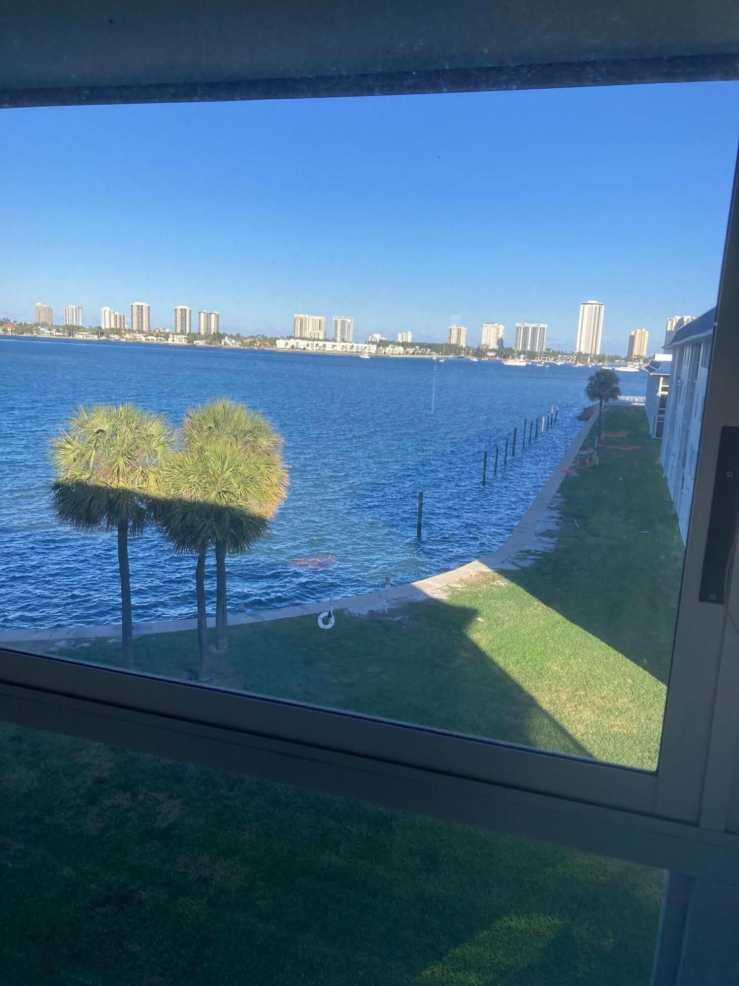 2936 Lake Shore Drive – photo 2