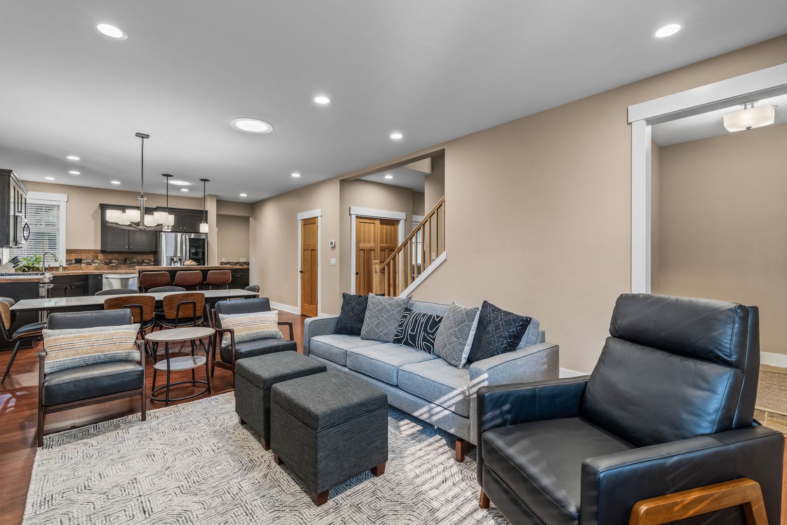 Grand Northwest Crossing Home Fully Furnished Monthly Rental Walk To Compass Park All Utilities Wifi And Landscaping Included In Rent – photo 5